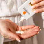 کرم ضد آفتاب فلویید بی رنگ لاروش پوزای SPF50 مدل آنتلیوس یووی مون 400 - Image 2