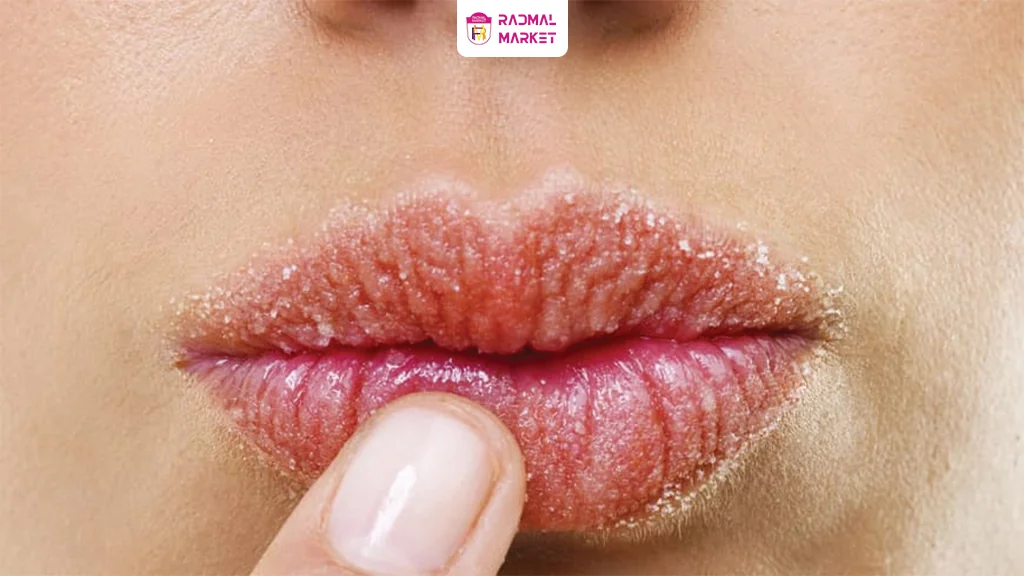 ترک خوردن آرایش لب به چه علتی صورت می گیرد؟